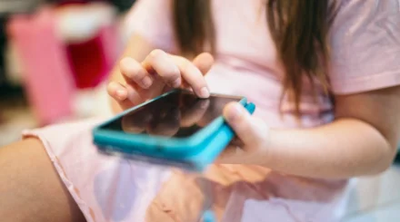 Смартфоны и детские глаза: ученые обнаружили опасную связь