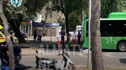 Пассажирский автобус насмерть сбил девушку в Алматы