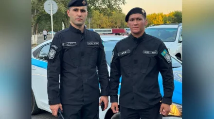   Полицейлер дүкенде есінен танып қалған адамды құтқарды   