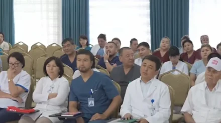  ҚХП кандидаттары Шымкентте емхана дәрігерлерінің ұсыныс-пікірлерін тыңдады 