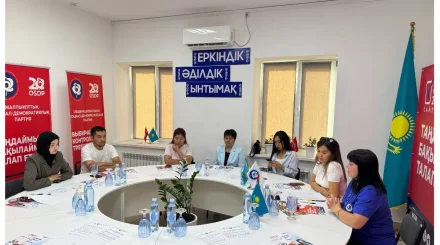 ЖСДП өкілі Оралда ерекше балалары бар ата-аналардың мәселелерін тыңдады