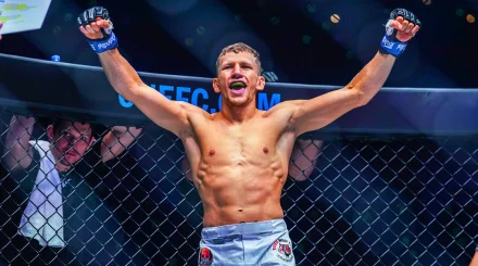 «Работаю грузчиком»: боец из Казахстана раскрыл закулисье шоу UFC