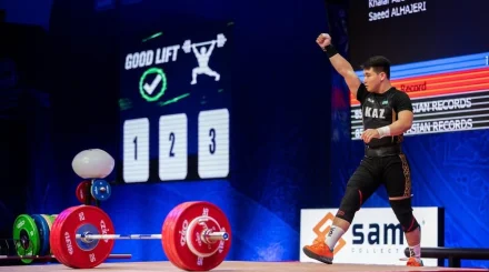 Казахстанский тяжелоатлет выиграл золото чемпионата Азии в Ташкенте