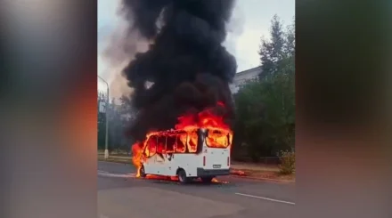 Автобус загорелся с пассажирами внутри в Степногорске