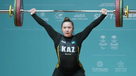 Казахстанка завоевала золото чемпионата Азии по тяжелой атлетике