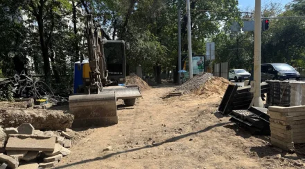 Жаз аяқталуға жақын, ал құрылыстың бітетін түрі жоқ: Қопарылған жолдар алматылықтарды әбігерге салды