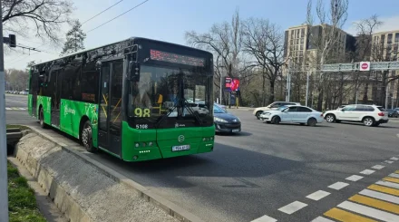 Алматыдағы YE концертіне 60 тегін шаттл қатынайды: көлік қозғалысы мен жол шектеулері қалай ұйымдастырылады