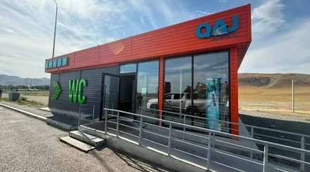 У туалетов на трассах Казахстана установили камеры из-за краж
