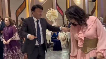 Отец Димаша Кудайбергена зажег на тое (ВИДЕО)
