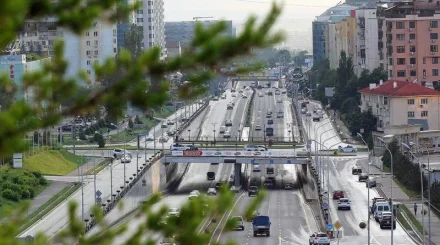 Больницы на генераторах, метро закрыто: как работают службы Алматы