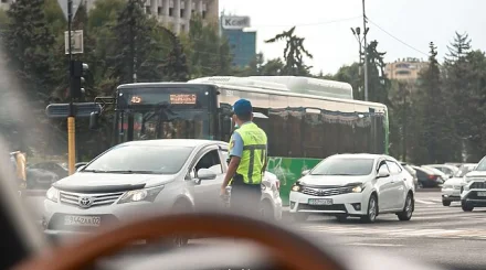 Жарықтың жаппай өшуі: Алматыда метро тоқтап, бағдаршамдар істен шықты