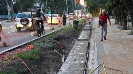 Алматылықтар арықтарға бетон плиталар төсеуге қарсы қайтадан қол жинай бастады