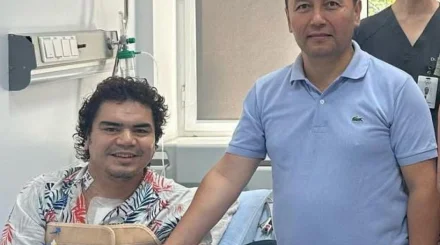  «Барлығыңызды құшақтадым»: Әнші Кенжебек Жанәбілов отадан кейінгі жағдайын айтты 