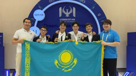 Казахстанская сборная вошла в топ-10 команд мира на IOI-2026