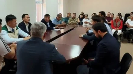 Охрана природы и экотуризм: партия "Ауыл" встретилась с коллективом нацпарка в Каркаралы