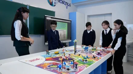 Жаңа дәуір мұғалімі: Қазақстандағы білім беру қалай өзгеріп жатыр