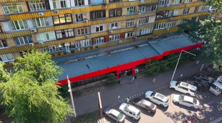Пристройку к супермаркету демонтировали в центре Алматы