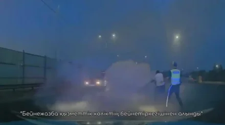 Автомобиль с двумя девушками в салоне вспыхнул на трассе Самара – Шымкент