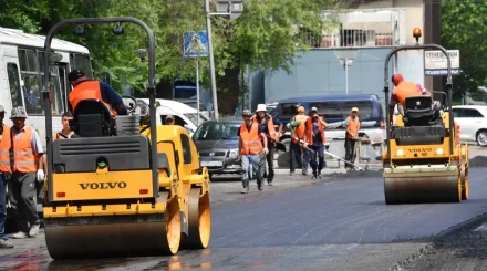 Алматыда Үшкемпіров көшесінің аумағында орташа жөндеу жұмыстары жалғасуда