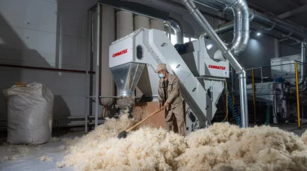 В Казахстане нашли новое применение овечьей шерсти: из нее делают утеплитель и войлок