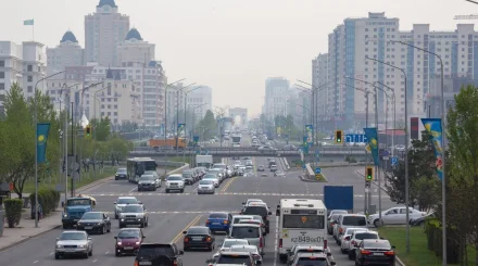 Автобусы и такси стали главным транспортом Казахстана