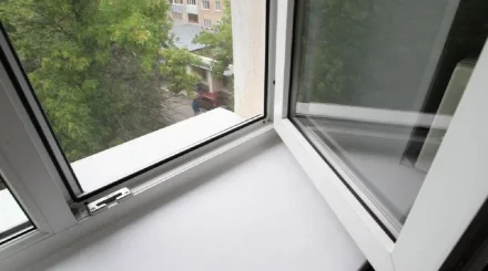 Қостанай облысында 71 жастағы әйел төртінші қабаттан құлап, қаза тапты