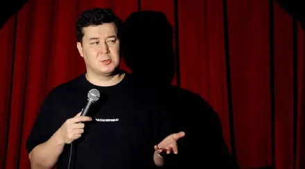 Астанада стендап-комик Ғалым Қалиақбаровтың концертіне әкімдік қызметкерлері араласып, тоқтатты