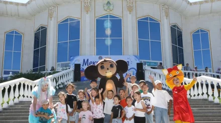 В столичном Доме дружбы прошла благотворительная акция «Мектепке жол»