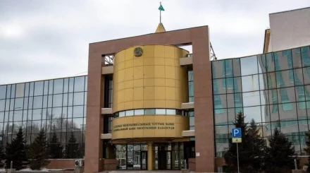 Нацбанк РК выпустил прямоугольную коллекционную монету