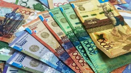 Сот орындаушылар 180 миллион теңгені букмекерлерге аударған