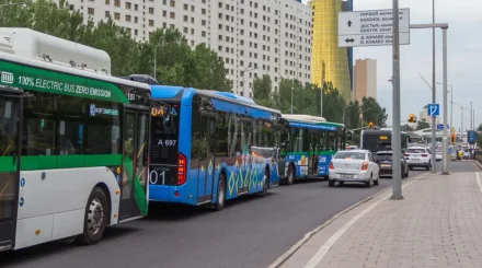На одном из проспектов Астаны запустили новую автобусную полосу