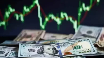 Тенге против доллара: казахстанцам рассказали, чего ждать от курса валют