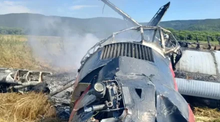 Бортта 7 адам болған: Ресейде Ан-3 ұшағы апатты жағдайда қонып, өртенді