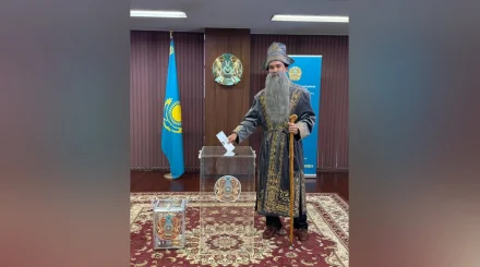 Казахский "бий" проголосовал на выборах в Курултай в Японии