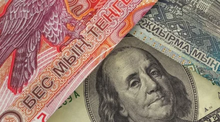 Продавать или покупать: что делать казахстанцам с долларами
