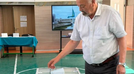 Тунгышбай Жаманкулов проголосовал на выборах в Алматы