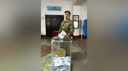 Солдат Нацгвардии в свой день рождения первым пришел на выборы в Павлодаре