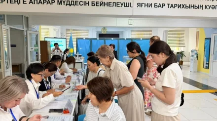 Очереди выстроились на избирательных участках в Алматы