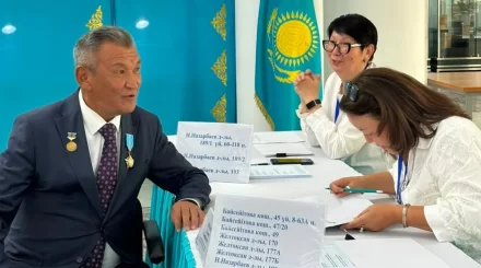 Алматыда ҚР еңбек сіңірген қайраткері Амантай Берғалиев дауыс берді