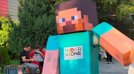 В Алматы на выборах в Құрылтай появился персонаж из Minecraft