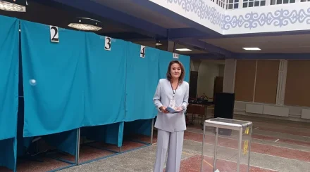 Әуен мен көтеріңкі көңіл күй: Алматыда Құрылтай сайлауы қалай өтіп жатыр