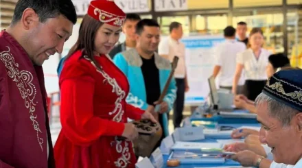   Қазақтың ұлттық киімі мен домбыра үні үйлескен Құрылтай сайлауы   