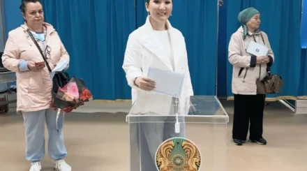 Әнші Фарида Жолдасова Құрылтай сайлауында дауыс берді 