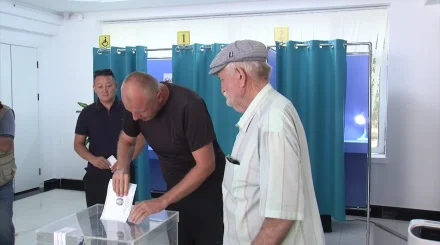 "Каждый казахстанец должен сегодня сделать для себя праздничный день" - как проходит голосование в регионах