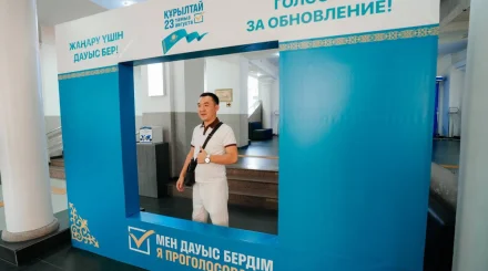 Семейчанам подарили возможность делать историческое фото на избирательном участке