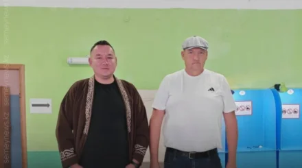 Жители двухметрового роста пришли проголосовать в Абайской области