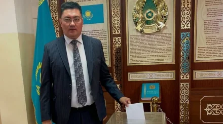 Аким Жаркента проголосовал на выборах депутатов Курултая