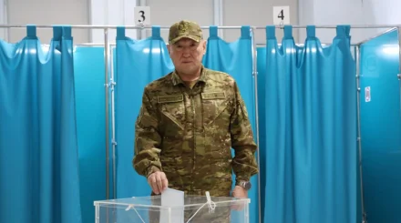  Қорғаныс министрі Құрылтай сайлауында алғашқылардың бірі болып дауыс берді 