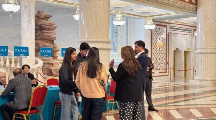 Глава AllurAuto Андрей Лаврентьев пришел на выборы с семьей