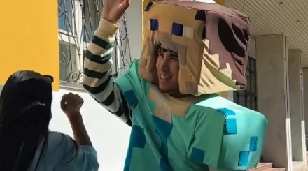 Minecraft вышел из игры и появился на выборах в Уральске (ВИДЕО)